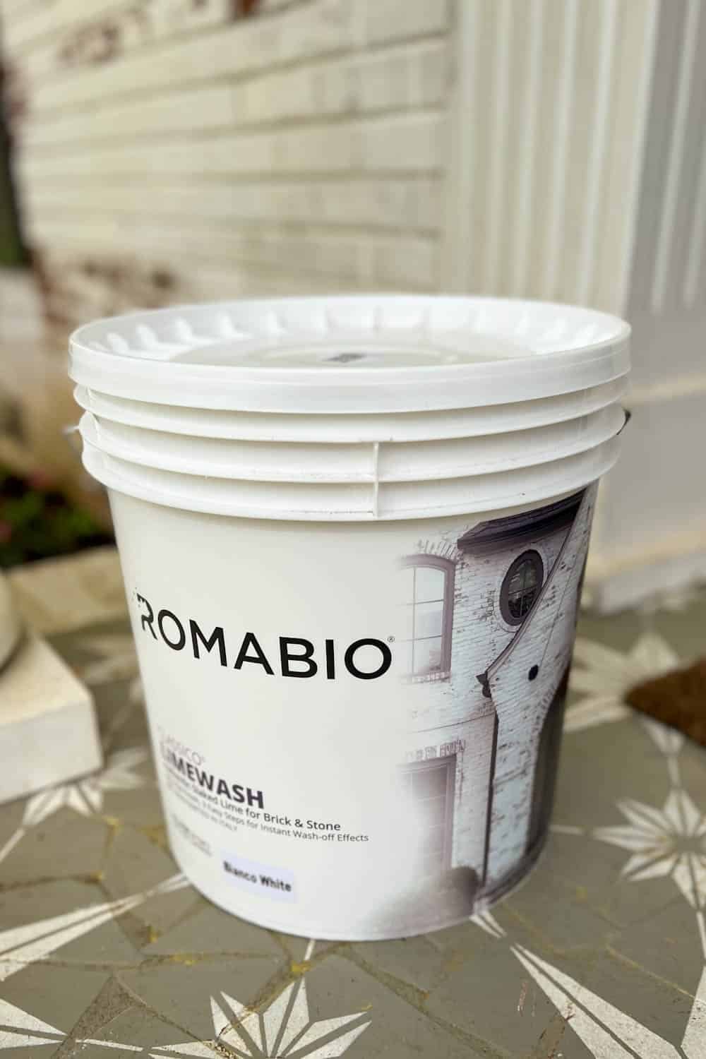4 gallon bucket of Romabio Classico Limewash in Bianco White