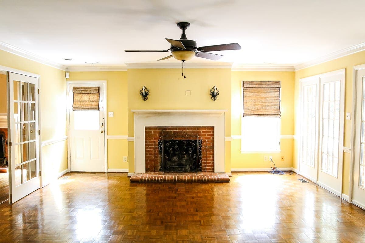 living room before painted yellow