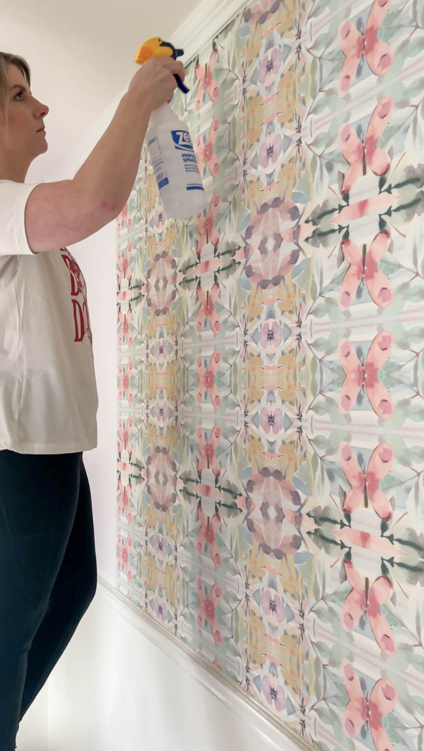 spraying vinegar on wallpaper for removal