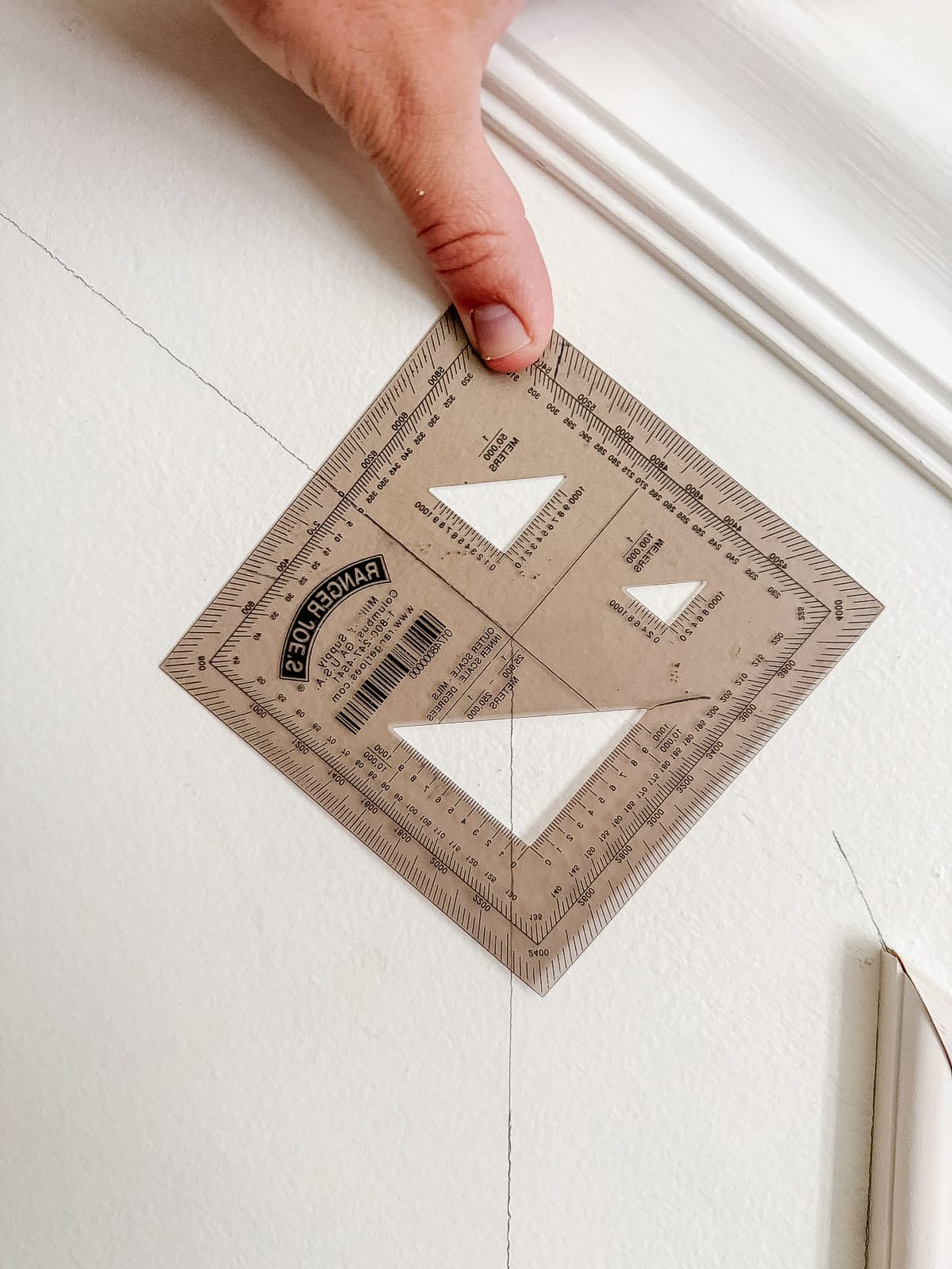 using a protractor to find molding angles