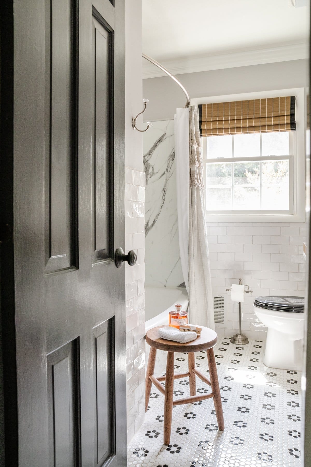 black and white bathroom decor